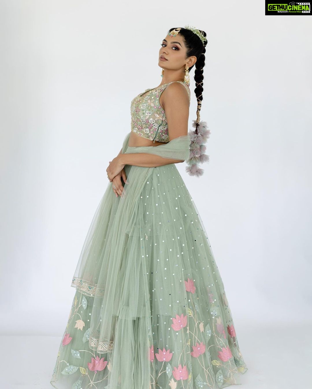 Aditi Shankar Instagram - Crazy but Desi ✨ . . . . . . . . . . . . . Styled by: @dr.vinothinipandian 💄: @artistrybyfathi 📸: @kiransaphotography Accessories: @evesspatikas Flowers: @the_bridal_store_chennai