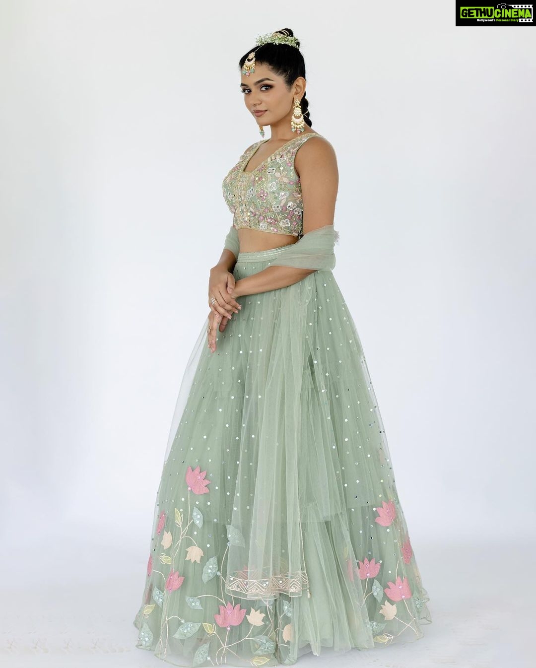 Aditi Shankar Instagram - Crazy but Desi ✨ . . . . . . . . . . . . . Styled by: @dr.vinothinipandian 💄: @artistrybyfathi 📸: @kiransaphotography Accessories: @evesspatikas Flowers: @the_bridal_store_chennai
