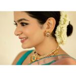 Aditi Shankar Instagram - Some that glitter ARE gold✨🫶 . . . . . . . . . . . . . . Styled by: @dr.vinothinipandian 📸: @kiransaphotography 💄: @artistrybyfathi Jewellery: @jcsjewelcreations Flowers: @the_bridal_store_chennai