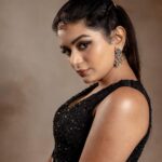 Aditi Shankar Instagram - Black dress care less ✨😌 . . . . . . . . . . . . . . . . . . . Styled by:- @dr.vinothinipandian 👗:- @bandananarulaofficial Accessories:- @mspinkpantherjewel 💄:- @artistrybyfathi 📸:- @kiransaphotography