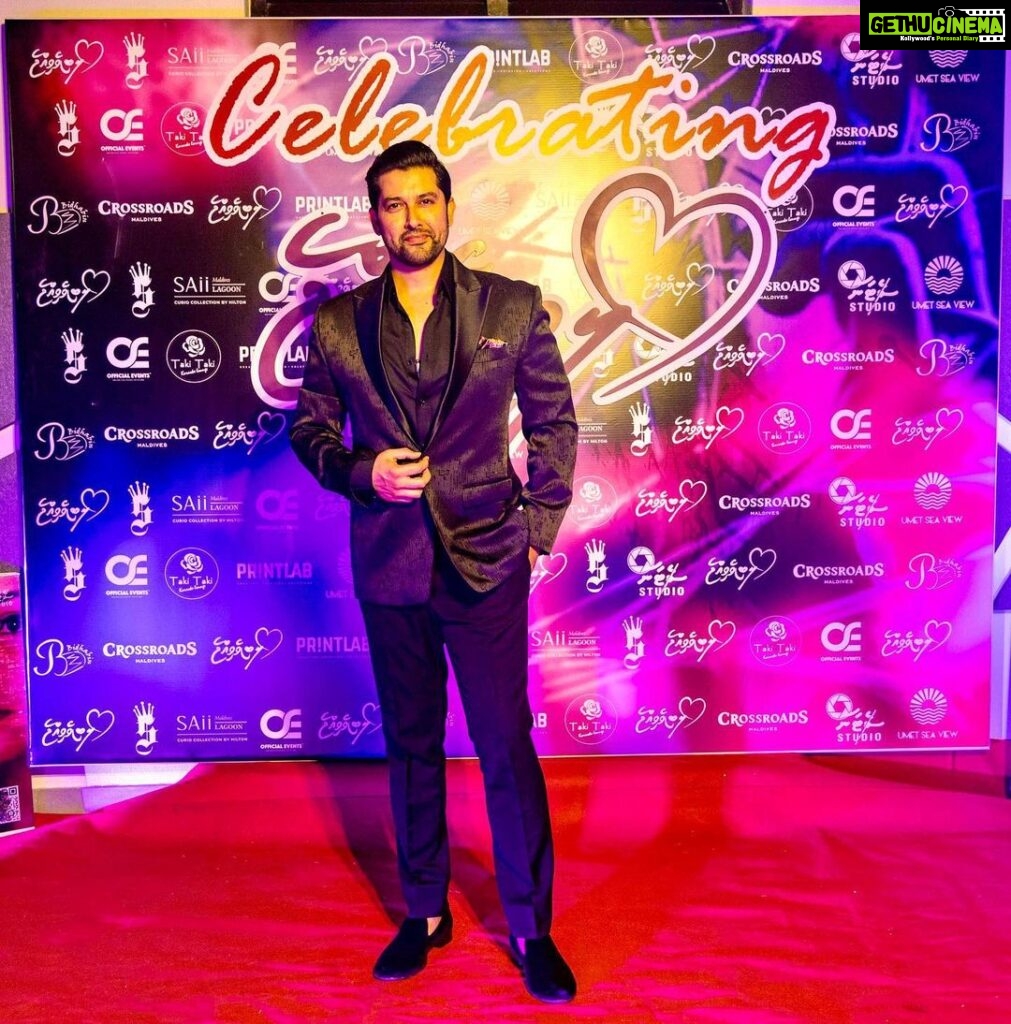 Aftab Shivdasani Instagram - ‘Art is where work meets love.’ 🎥🤍 Wearing my favourite @troycosta at the special screening of my friend @seaxanali ‘s film @loabivevijje . Thank you Male for all the love & warm welcome. Loved the film, many congratulations to the whole team. Best wishes. 👏🏼✨❤ Also, a pleasure interacting with Mr. @ahmedmahloof at this special occasion. Warm regards. #loabivevijje #maldiviancinema🇲🇻 Male, Maldives