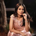 Aishwarya Dutta Instagram - I chased u and u chased me ❤️🦋 Happy. Concept / show producer : Shamini Shankar @shamini_shankar_official Photographs by : Murlee @murlee_photography @studio_tvf_official Costume by : Ester Rani @thorkal_couture_official Makeup & hair : Krish @krish_makeovers Jewellery: Jazz @chennai_jazz Location : THE park