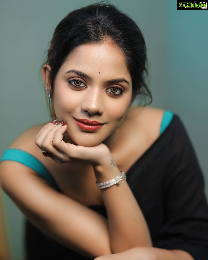 Aishwarya Dutta Instagram - Find your way in every sec of your journey ❤️🥳 Mua - @rithuzmakeupartistry Wearing- @sarina.theboutique On camera - @rangoli_photography Space - @rangoli_the_artist_space