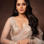 Aishwarya Dutta Instagram - I spoke to u but through my eyes .😊 Concept / show producer : Shamini Shankar @shamini_shankar_official Photographs by : Murlee @murlee_photography @studio_tvf_official Costume by : Ester Rani @thorkal_couture_official Makeup & hair : Krish @krish_makeovers Jewellery: Jazz @chennai_jazz Location : THE park