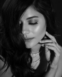 Aishwarya Dutta Instagram - 🖤🤍

Stylist @sen_smily_girl
Photography 
@sathish_photography49
Reels picartisan
MUA @alana_makeupstudio?
Hairstylist @arithaarambridalstudio