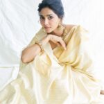 Aishwarya Lekshmi Instagram - Malayali Kutty amongst the Cholas ❤️ Photographed by my dearest @arifminhaz Styled by my dearestest @styledbysmiji Saree : @milandesignkochi Jewellery : @kishandasjewellery Hair : @soverpukhrambam Personal Team : @al.velu.3