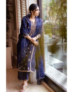 Aishwarya Lekshmi Instagram - Chola Tour comes to an end. 
Caught up in a whirlwind of emotions.

Our film is yours from tomorrow.
 See you all in theatres. 👋

Vetrivel Veeravel ⚔️

Outfit : @sureenachowdhri 
Styling : @stylebyami @garimagarg14 
Jewellery : @kishandasjewellery 

Pictures: @arunprasath_photography