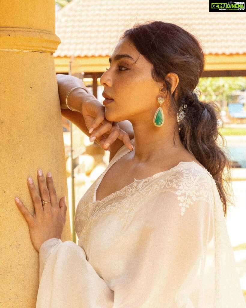 Aishwarya Lekshmi Instagram - 🦢 Saree : @toraniofficial Earring : @anmoljewellers Styling : @stylebyami @garimagarg14 Pictures : @kiransaphotography Hair : @soverpukhrambam