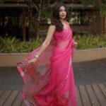 Aishwarya Lekshmi Instagram - Chola Tour | KOCHI Wearing @rajiramniq Styled by @stylebyami @garimagarg14 Jewellery: @kishandasjewellery Footwear : @crimzonworld Hair : @soverpukhrambam Pictures: @yaami____