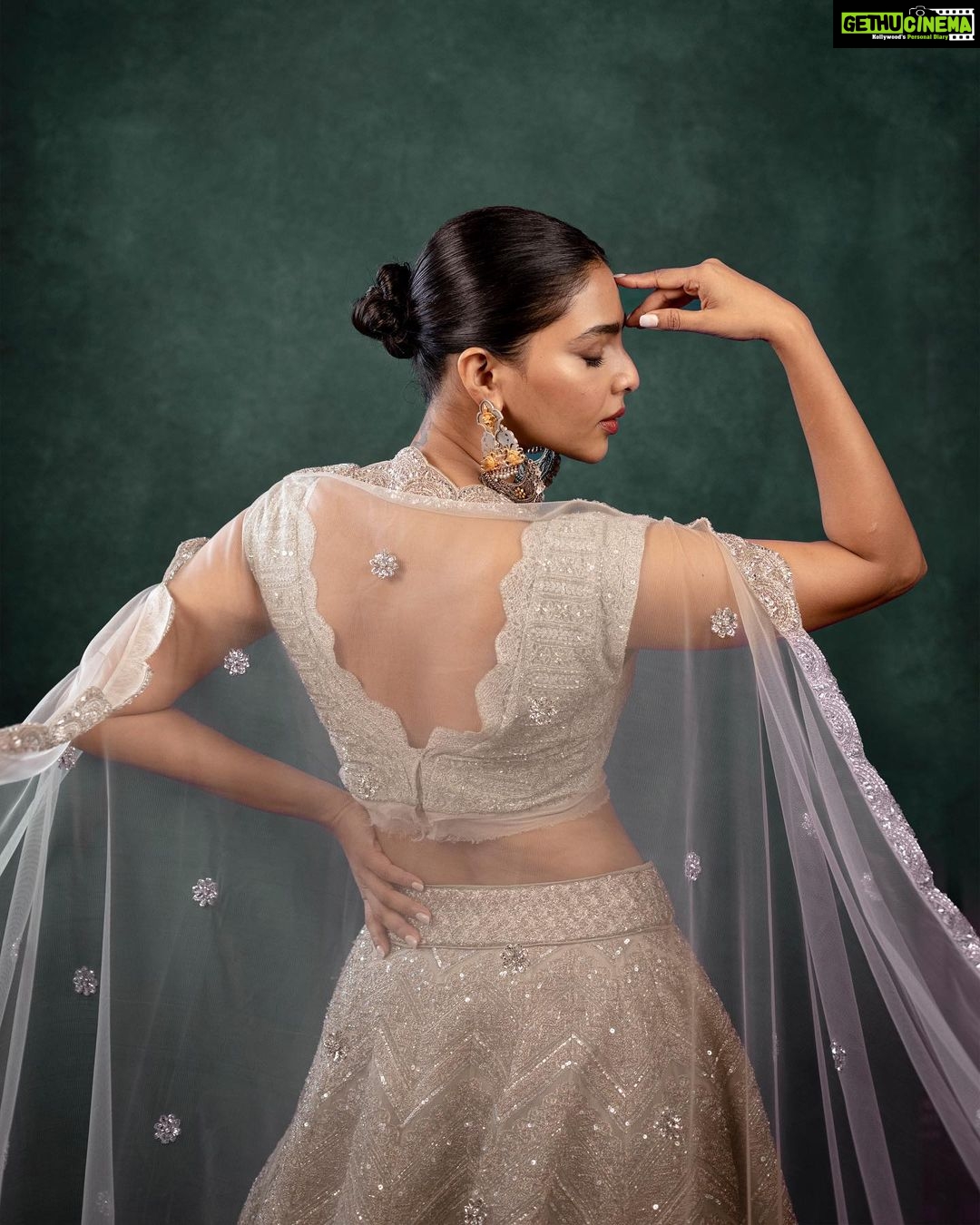 Aishwarya Lekshmi Instagram - ✨ Outfit - @jade_bymk Earring- @apalabysumitofficial Shoes - @stoffastyle Styled by @stylebyami with @garimagarg14 Makeup and Hair - @dhanyaraghavan Pictures by - @kiransaphotography Represented by - @jubinrajeshdesai @thanga_18 #PonnivinSelvan2 #PS2 #PS2Trailer #PS2AudioLaunch #cholasareback Chennai, India