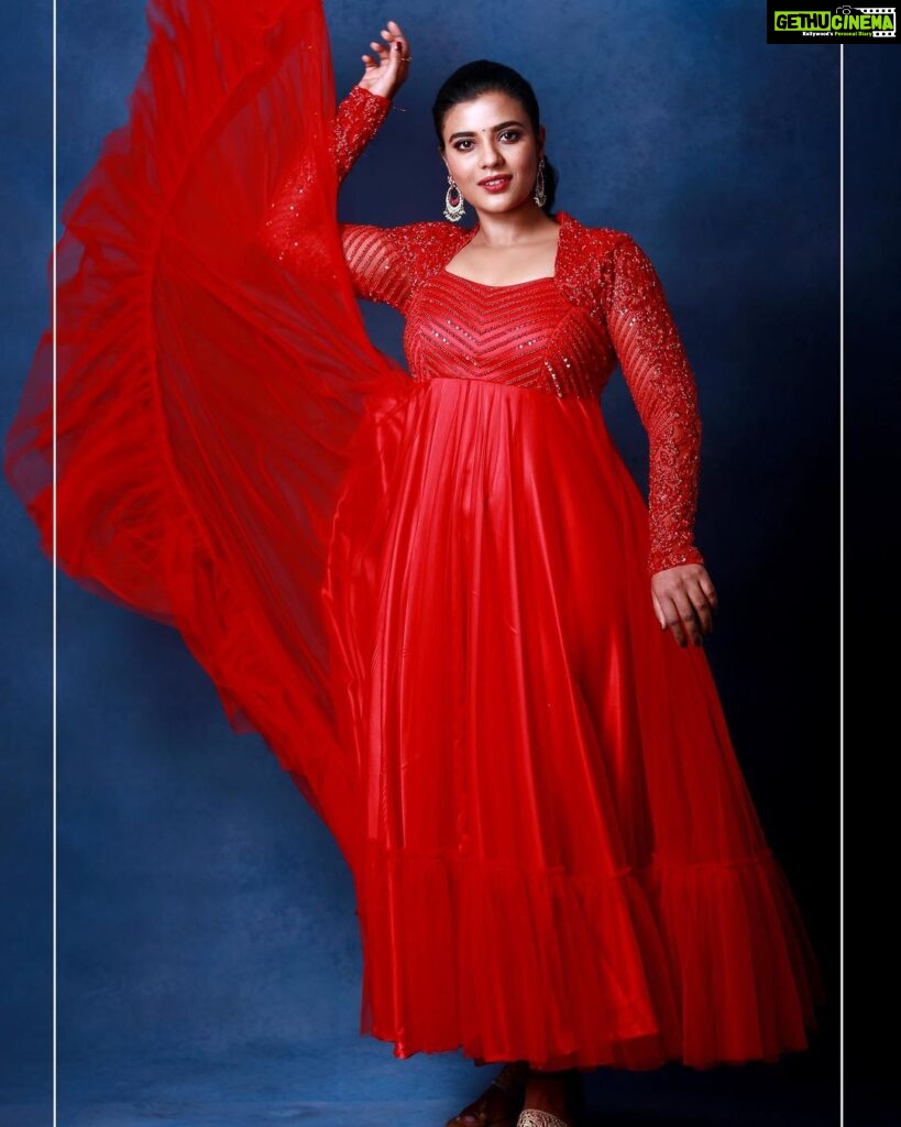 Aishwarya Rajesh Instagram - There is a shade of Red for every Women Happy women’s day to all d beautiful women out there ❤️ Outfit @studio149 makeup @ananthmakeup Hairstyle @sharmilahairstylist Photography @udaya_kaptures Asistant @supramanian.d