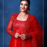 Aishwarya Rajesh Instagram - There is a shade of Red for every Women Happy women’s day to all d beautiful women out there ❤️ Outfit @studio149 makeup @ananthmakeup Hairstyle @sharmilahairstylist Photography @udaya_kaptures Asistant @supramanian.d