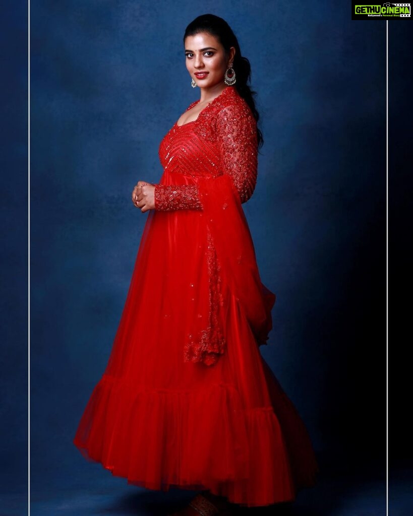 Aishwarya Rajesh Instagram - There is a shade of Red for every Women Happy women’s day to all d beautiful women out there ❤️ Outfit @studio149 makeup @ananthmakeup Hairstyle @sharmilahairstylist Photography @udaya_kaptures Asistant @supramanian.d