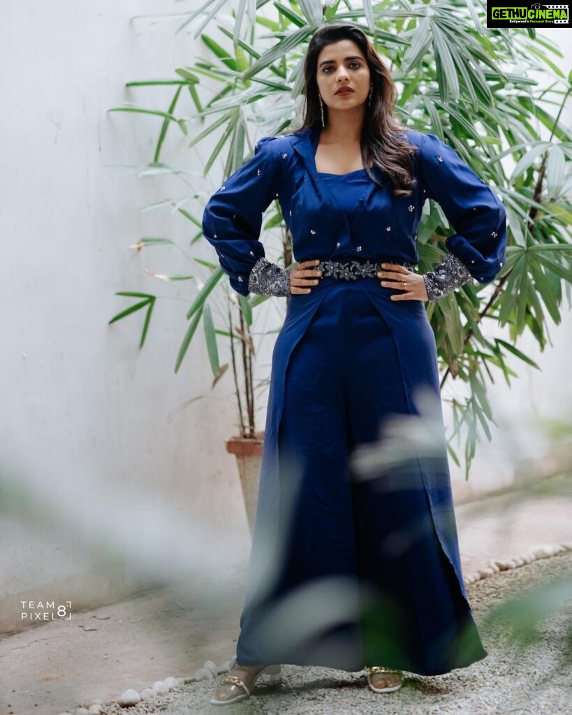 Aishwarya Rajesh Instagram - Life is a blur when one is essaying different role ; it is so fulfilling ❤️❤️ Farhana promotions hyderabad 😊 Wearing @studio149 Makeup @ananthmakeup Photography @teampixel8 Jewellery @original_narayanapearls