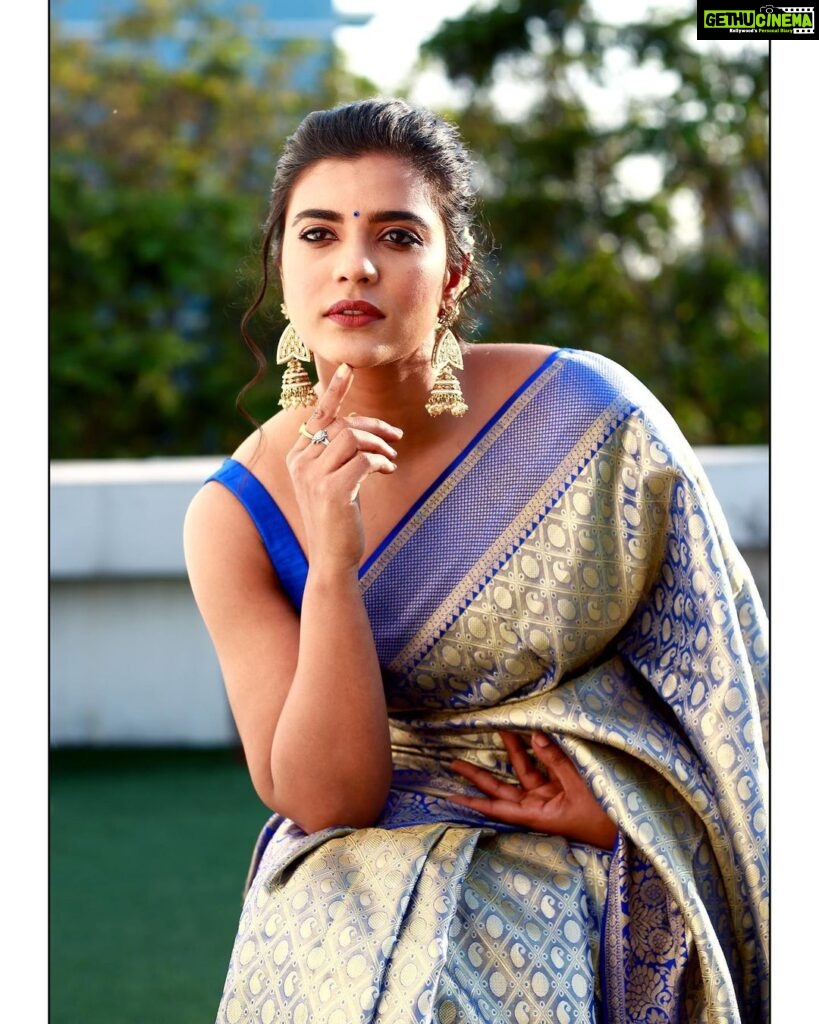 Aishwarya Rajesh Instagram - Wearing this beautiful saree from @avantrabytrends ❤️❤️❤️ Makeup @ananthmakeup Hairstylish @m_a_h_i_hairdo Asistant @supramanian.d Saree @avantrabytrends Photography @udaya_kaptures