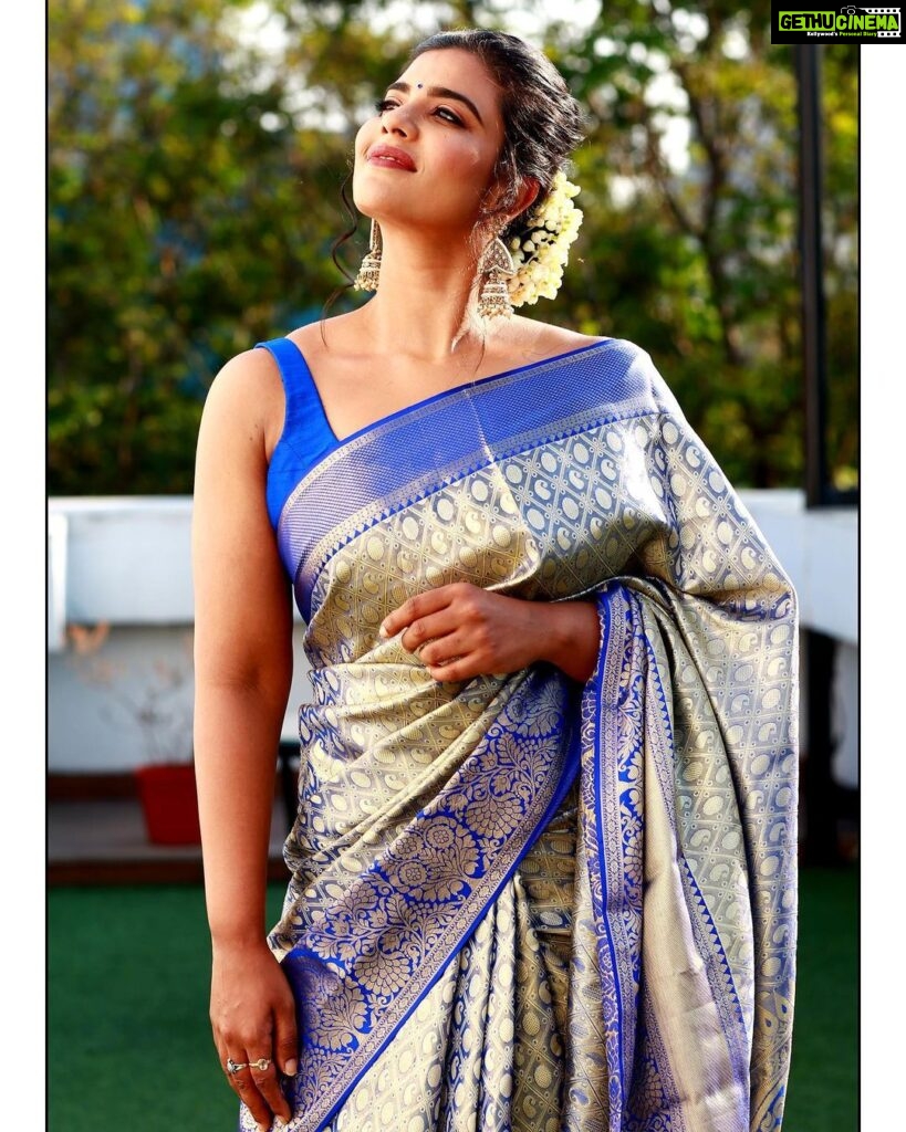 Aishwarya Rajesh Instagram - Wearing this beautiful saree from @avantrabytrends ❤️❤️❤️ Makeup @ananthmakeup Hairstylish @m_a_h_i_hairdo Asistant @supramanian.d Saree @avantrabytrends Photography @udaya_kaptures