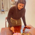 Aishwarya Rajesh Instagram - Thank u so much for all ur wishes for my birthday and making it even more spl …. ur love means a lot to me ❤️ Special thanks to my crazy friends. 😜 Thank u @sekhmet_club for amazing hospitality ❤️