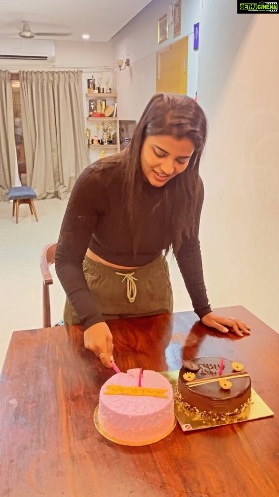 Aishwarya Rajesh Instagram - Thank u so much for all ur wishes for my birthday and making it even more spl …. ur love means a lot to me ❤️ Special thanks to my crazy friends. 😜 Thank u @sekhmet_club for amazing hospitality ❤️