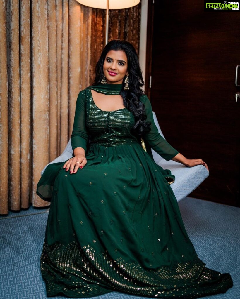 Aishwarya Rajesh Instagram - Wearing this elegant outfit from @loukiyaa styled @veetha ‘makeup @vithya_visvendra Photography @saganarajeepan_photography