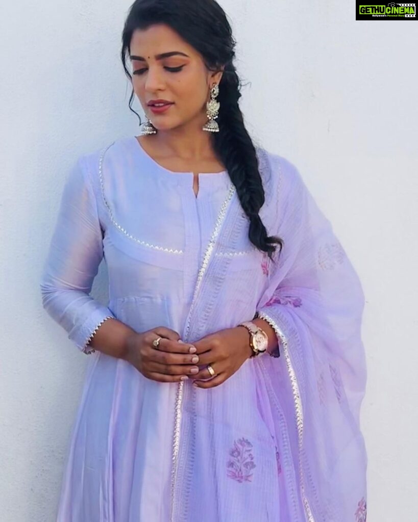 Aishwarya Rajesh Instagram - Patience is the key to Joy Wearing this beautiful outfit @themadrasboutique DriverJamuna releasing on dec 30th do watch it wit ur friends and family ❤️❤️❤️ Makeup @ananthmakeup Hairstylish @sharmilahairstylist @amulhairstylist
