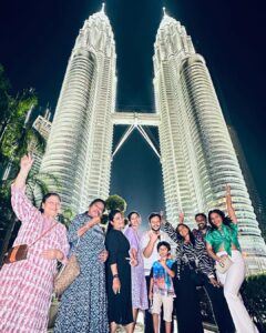 Aishwarya Rajesh Instagram - Twin tower KL ❤️❤️❤️ Travel partner @gtholidays.in @iam_manikanta_rajesh @aishwarya4547 @sofia.sof.official @sanambinduforever @ramjiramesh @nagamani8569