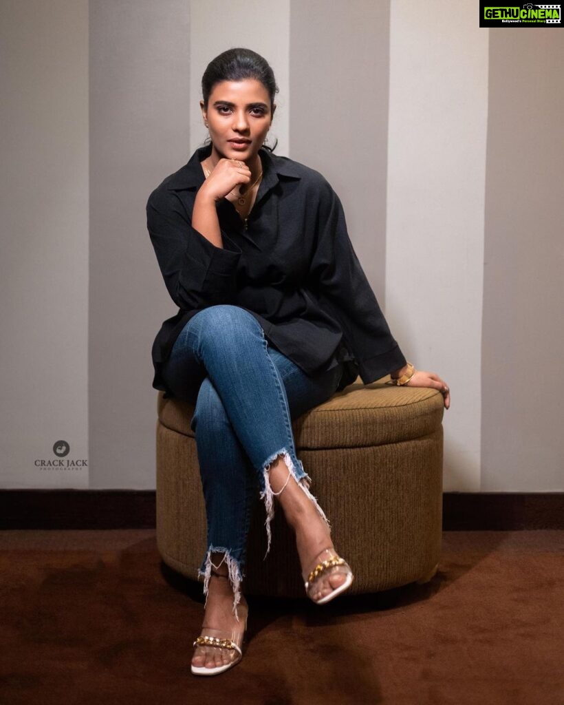 Aishwarya Rajesh Instagram - Simple yet classy Makeup @ananthmakeup Hairstyle @m_a_h_i_hairdo Photography @crackjackphotography Wearing my own shirt and pant 😜