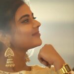 Aishwarya Rajesh Instagram - Thank u @clicks_by_vishnu_kumar for capturing some lovely moments ❤️❤️ @the_hindu #thehinduworldofwomenawards Thank u for honouring me excellence in entertainment award year 2023 … truly honoured ❤️❤️❤️