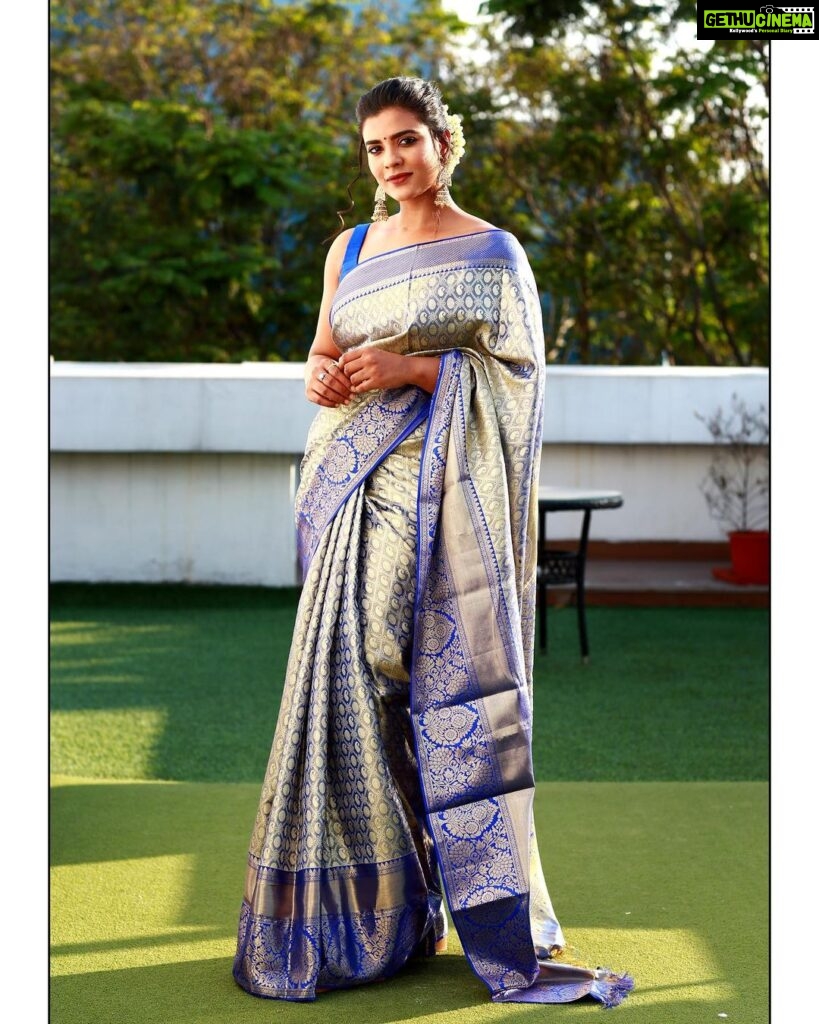 Aishwarya Rajesh Instagram - Wearing this beautiful saree from @avantrabytrends ❤️❤️❤️ Makeup @ananthmakeup Hairstylish @m_a_h_i_hairdo Asistant @supramanian.d Saree @avantrabytrends Photography @udaya_kaptures