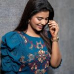 Aishwarya Rajesh Instagram - Be happy for this moment ….. Makeup @prakatwork hairstyle @motwanikiara Photography @murlee_photography