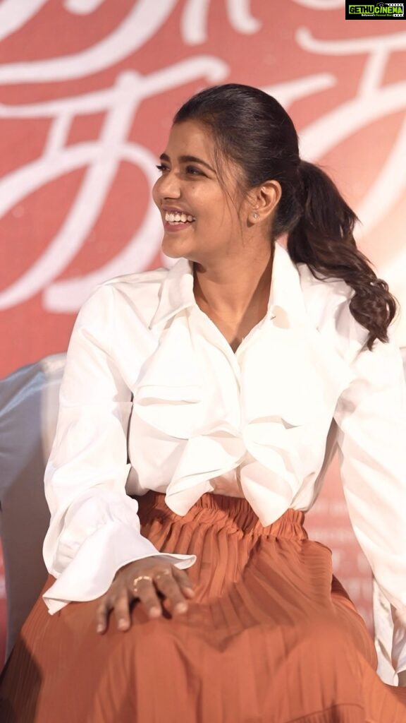 Aishwarya Rajesh Instagram - Life will hit u left Right and center … Nothing beats a great smile 😃 At Theera Kadal Press meet Thanks to @johnferriphotography for this beautiful edit ❤️