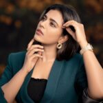 Aishwarya Rajesh Instagram - Beautifully captured by @murlee_photography Wearing this classy outfit @studio149 Make up @ananthmakeup Hairstyle #Mahi