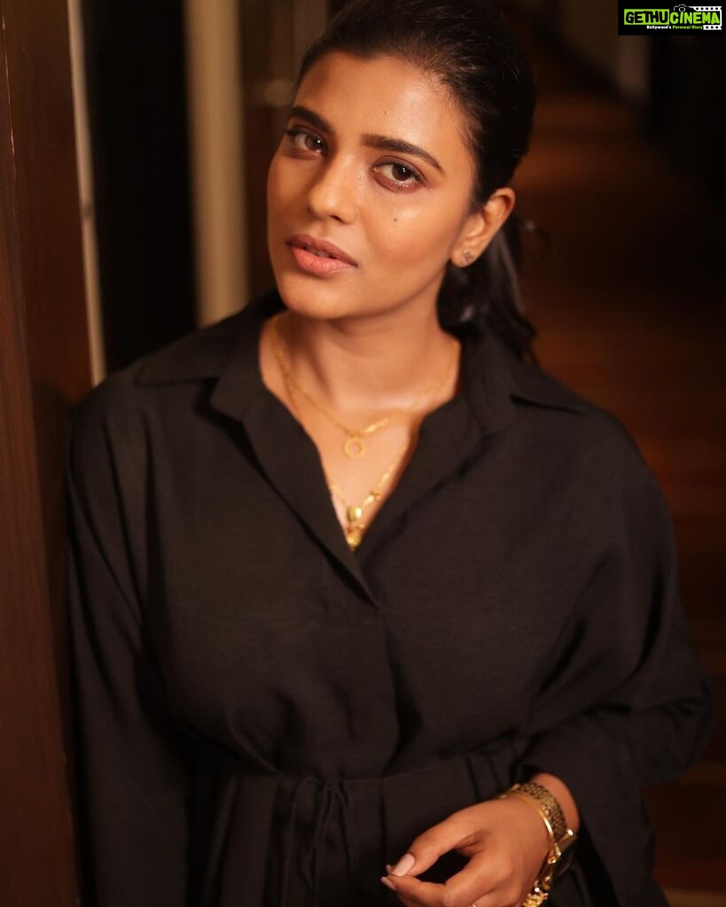 Aishwarya Rajesh Instagram - Black 🖤🖤🖤 Makeup @ananthmakeup Hairstyle. @m_a_h_i_hairdo Photography @crackjackphotography