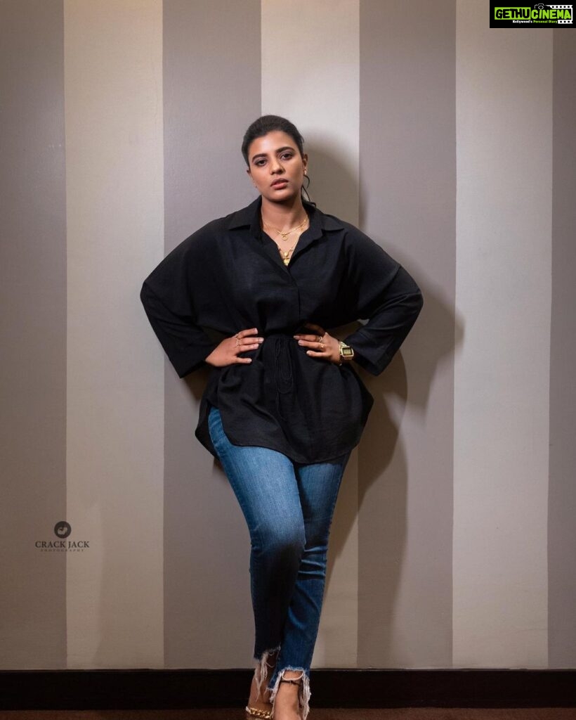 Aishwarya Rajesh Instagram - Simple yet classy Makeup @ananthmakeup Hairstyle @m_a_h_i_hairdo Photography @crackjackphotography Wearing my own shirt and pant 😜