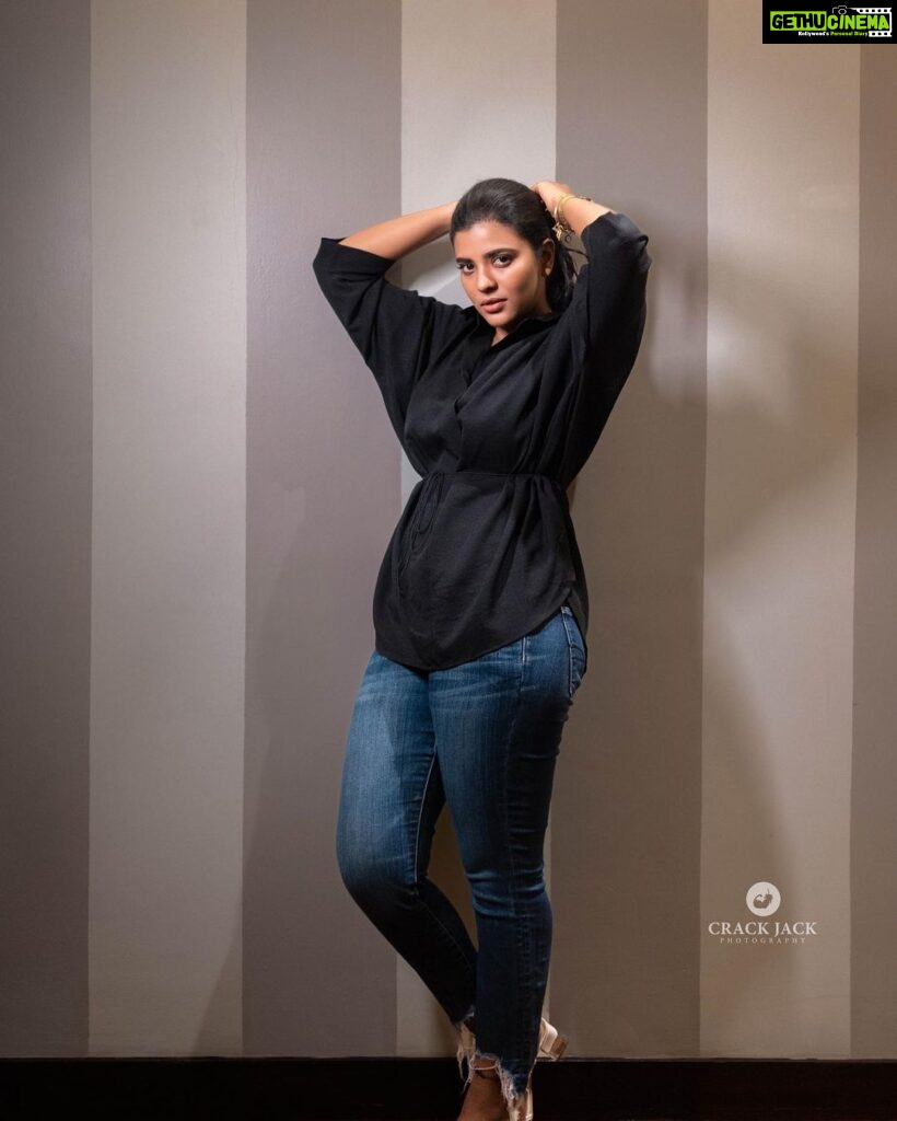 Aishwarya Rajesh Instagram - Simple yet classy Makeup @ananthmakeup Hairstyle @m_a_h_i_hairdo Photography @crackjackphotography Wearing my own shirt and pant 😜