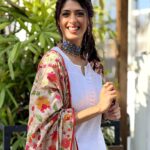 Aishwarya Sakhuja Instagram - Nothing much... just thought of Spreading a lil brightness and color on your feed ♥️ . . #smile #shine #festivevibes #indianwear #festivewear #instagood #instamood #instadaily #aishwaryasakhuja