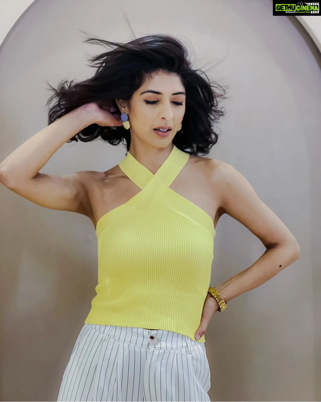 Aishwarya Sakhuja Instagram - My favourite colour is Sunshine ☀️ . . 📍: @byou.in . . #sunshine #yellow #ootd #fashionista #fashiongram #fyp #instamood #instagood #instadaily #aishwaryasakhuja