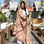 Aishwarya Sakhuja Instagram - All smiles and shines, cz why not... Vaisakhi Hai Ji 🤩 . . #baisakhi #festival #festivevibes #indianwear #happiness #instagood #instamood #aishwaryasakhuja