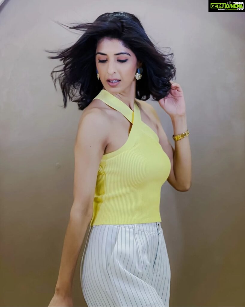 Aishwarya Sakhuja Instagram - My favourite colour is Sunshine ☀️ . . 📍: @byou.in . . #sunshine #yellow #ootd #fashionista #fashiongram #fyp #instamood #instagood #instadaily #aishwaryasakhuja