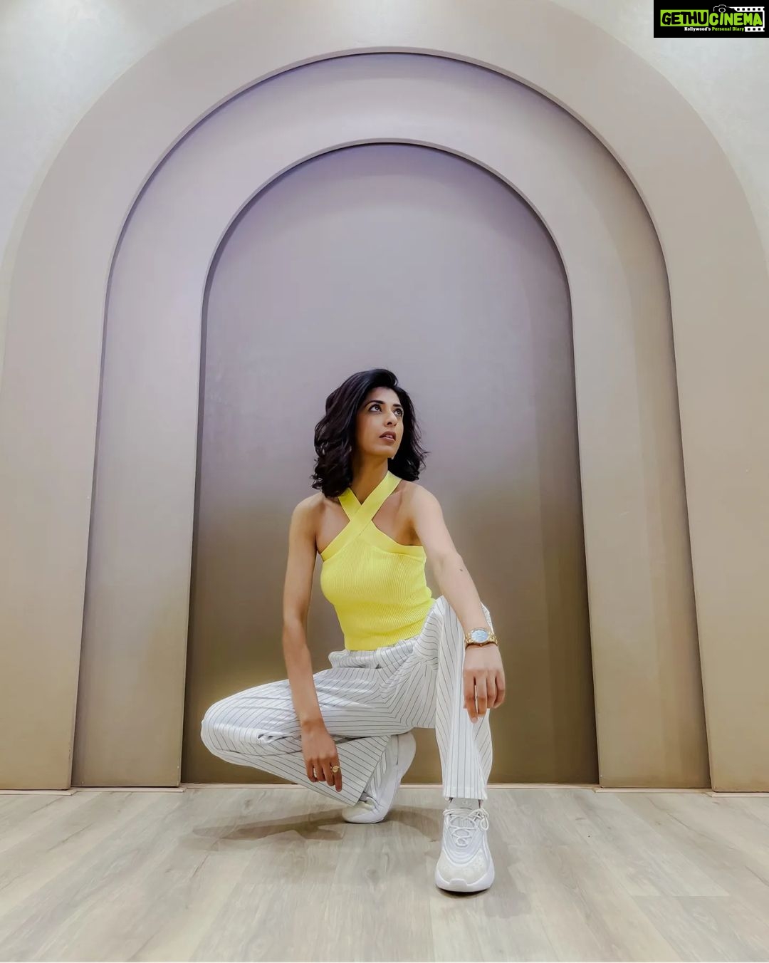 Aishwarya Sakhuja Instagram - My favourite colour is Sunshine ☀️ . . 📍: @byou.in . . #sunshine #yellow #ootd #fashionista #fashiongram #fyp #instamood #instagood #instadaily #aishwaryasakhuja