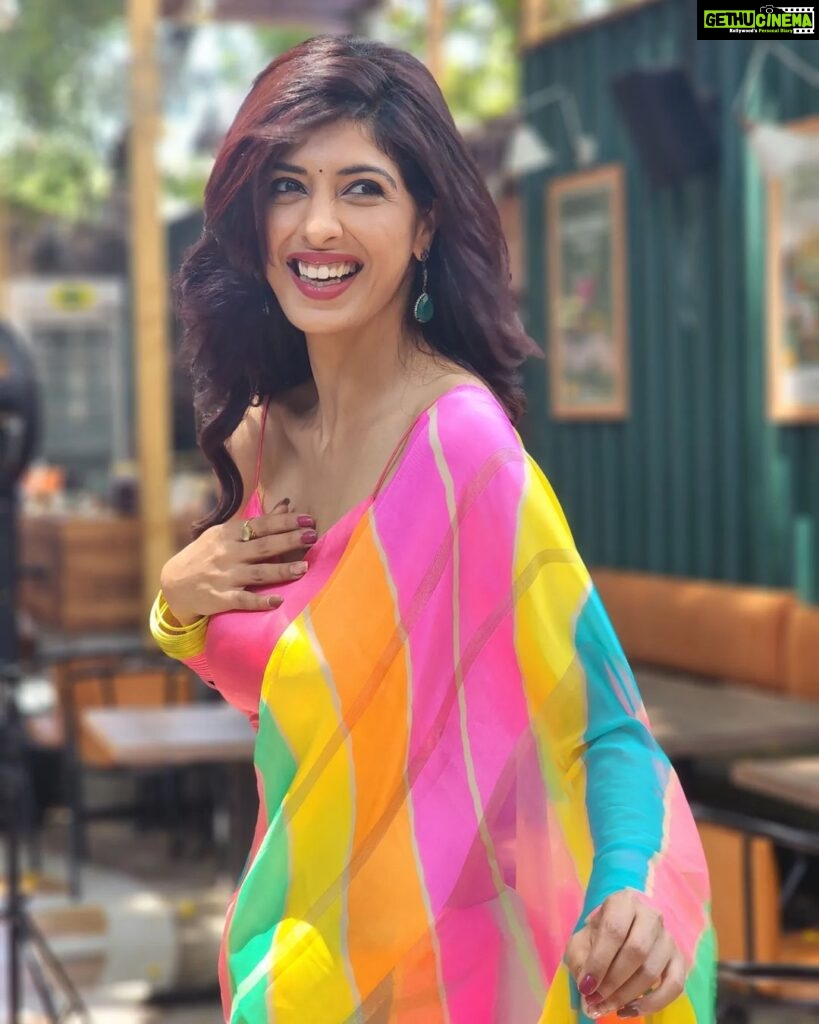 Aishwarya Sakhuja Instagram - A pop of colour in this black and white world 🫶🏻 . . 📍: @trunksandleaves . . #saree #indianwear #colors #colorful #instamood #instagood #aishwaryasakhuja