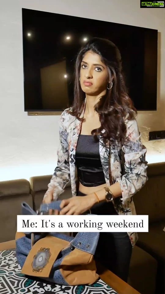 Aishwarya Sakhuja Instagram - I see it coming, the much awaited, deeply desired long weekend....when I have to go to work 🥲 . . #weekend #longweekend #workingweekend #reels #reelkarofeelkaro #reelitfeelit #reelsinstagram #aishwaryasakhuja