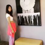 Aishwarya Sakhuja Instagram - Nope i am not an art enthusiast. I cant discuss the strokes and the vividness of colours. But i do understand the energy and if something speaks to me. THIS DID. My very first art acquisition. Thankyou @mamsharma.9_artist OPALINE: i never had any intentions of taking a break #abstractart #abstractpainting #artacquisition #firstpainting #AishwaryaSakhuja #homeedit