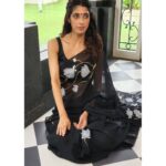 Aishwarya Sakhuja Instagram - Wishing all of you a very Happy Makar Sankranti! May you get the strength to give wings to your dreams and your lives be filled with vibrant colors of happiness, success and good health just like bright kites in the sky ✨ . . #makarsankranti #makarsankranti2023 #festivevibes #festival #blacksaree #goodtimes #goodvibes #aishwaryasakhuja