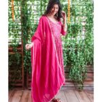 Aishwarya Sakhuja Instagram - Makke Di Roti, Sarson Ka Saag... Chaand ki Chaandni aur apnon ka Pyaar... Mubarak Ho sabko Lohri Ka Tyohaar ✨ Wishing everyone a very Happy Lohri! . . #lohri #happylohri #festival #festivevibes #tradionalvibes #traditionalwear #instagood #instamood #instadaily #aishwaryasakhuja