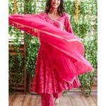 Aishwarya Sakhuja Instagram - Makke Di Roti, Sarson Ka Saag... Chaand ki Chaandni aur apnon ka Pyaar... Mubarak Ho sabko Lohri Ka Tyohaar ✨ Wishing everyone a very Happy Lohri! . . #lohri #happylohri #festival #festivevibes #tradionalvibes #traditionalwear #instagood #instamood #instadaily #aishwaryasakhuja