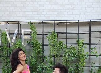 Aishwarya Sakhuja Instagram - Not grooving to 2000's music is impossible 🎶 @pranjaldatta_ . . 📍: @trunksandleaves . . #internationaldanceday #dilbara #dance #groove #sway #dancereels #reels #reelsinstagram #aishwaryasakhuja #pranjaldatta