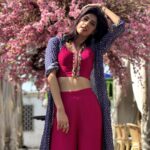 Aishwarya Sakhuja Instagram – Soul full of sunshine ☀️🌻
.
.
👚: @yaminibhansali 
📍: @truetrammtrunk
.
.
#sunshine #goodvibes #stylefile #lookbook #photooftheday #aishwaryasakhuja