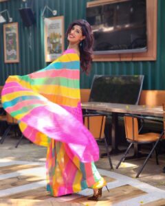 Aishwarya Sakhuja Instagram - A pop of colour in this black and white world 🫶🏻 . . 📍: @trunksandleaves . . #saree #indianwear #colors #colorful #instamood #instagood #aishwaryasakhuja
