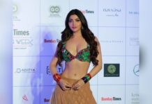 Akanksha Puri Instagram - Let’s escape the Ordinary 💕🔥 . . Beautiful outfit by @rohitkverma ❤️ For @timesfashionweek !! Pic credit @ajaypatilphotography . #rohitverma #fashion #style #indian #banjara #beauty #timesfashionweek #love #beingme #akankshapuri #❤️ St Regis Mumbai