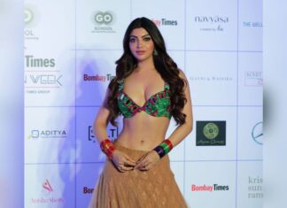 Akanksha Puri Instagram - Let’s escape the Ordinary 💕🔥 . . Beautiful outfit by @rohitkverma ❤️ For @timesfashionweek !! Pic credit @ajaypatilphotography . #rohitverma #fashion #style #indian #banjara #beauty #timesfashionweek #love #beingme #akankshapuri #❤️ St Regis Mumbai